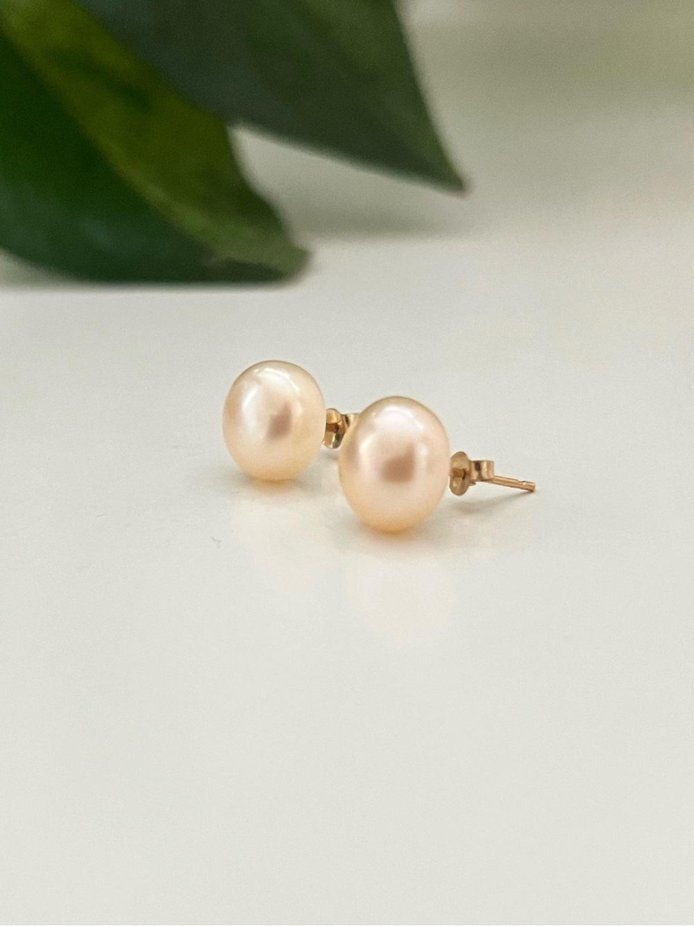 NEW Vintage 14K Yellow Gold Pearl Stud Earrings